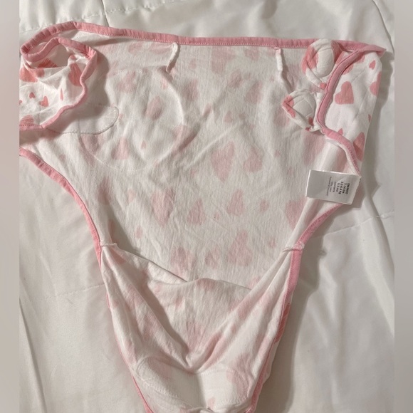 Bublo Baby (2) baby girl swaddlers, 0-3 mos (7-14 lbs) - Picture 4 of 6